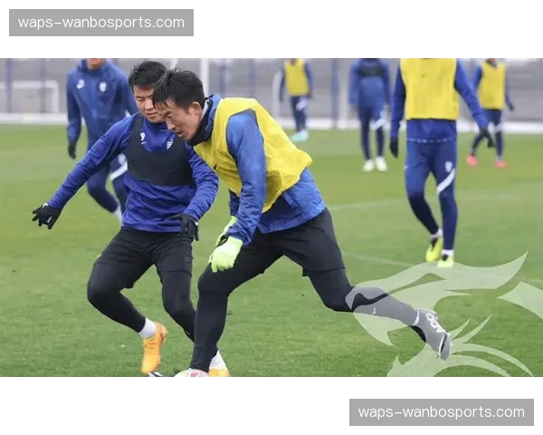 戴维森挑射绝杀显冷静 西海岸外援把握机会能力决定比赛 戴维森挑射绝杀显冷静 西海岸外援把握机会能力决定比赛