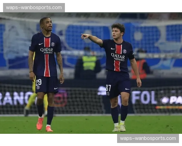 巴黎若昂内维斯直塞助攻 中场组织调度游刃有余